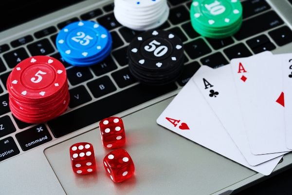 Proses verifikasi akun lawas 777 dengan dokumen KYC dan konfirmasi email